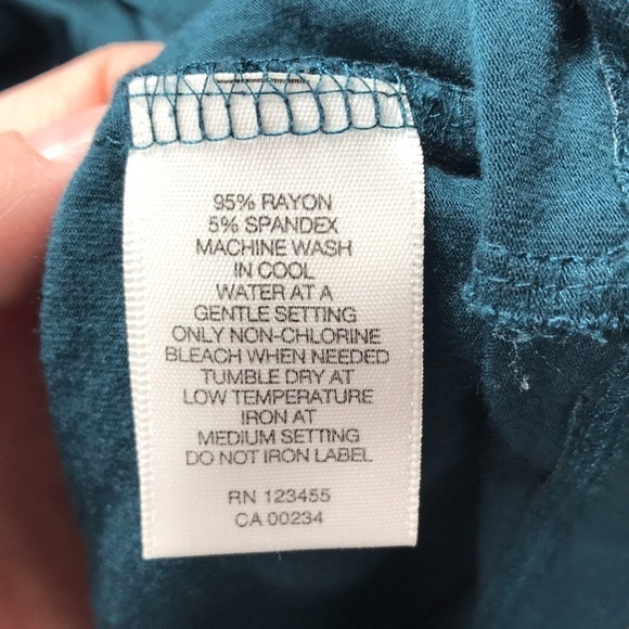 Lord & Taylor size large long sleeve tee - Picture 3 of 3